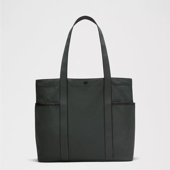 Lululemon Daily Multi-Pocket Tote Bag 20L- Rainforest Green/Black